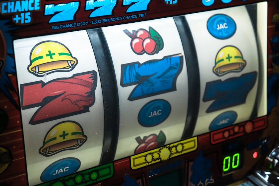 Layar mesin slot menampilkan simbol tujuh