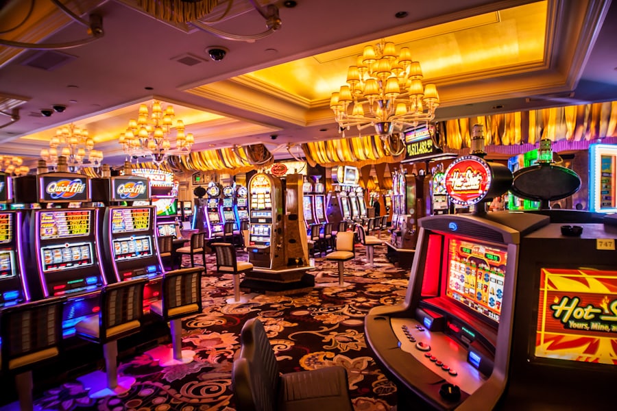 Mesin slot dengan lampu neon